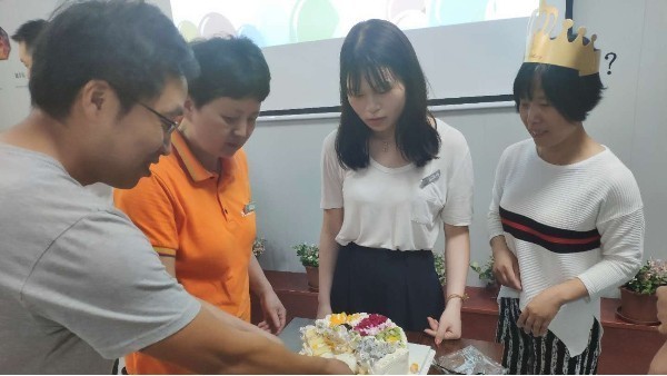亚洲第一免费播放区環保6月員（yuán）工生日會，一起走過的日子